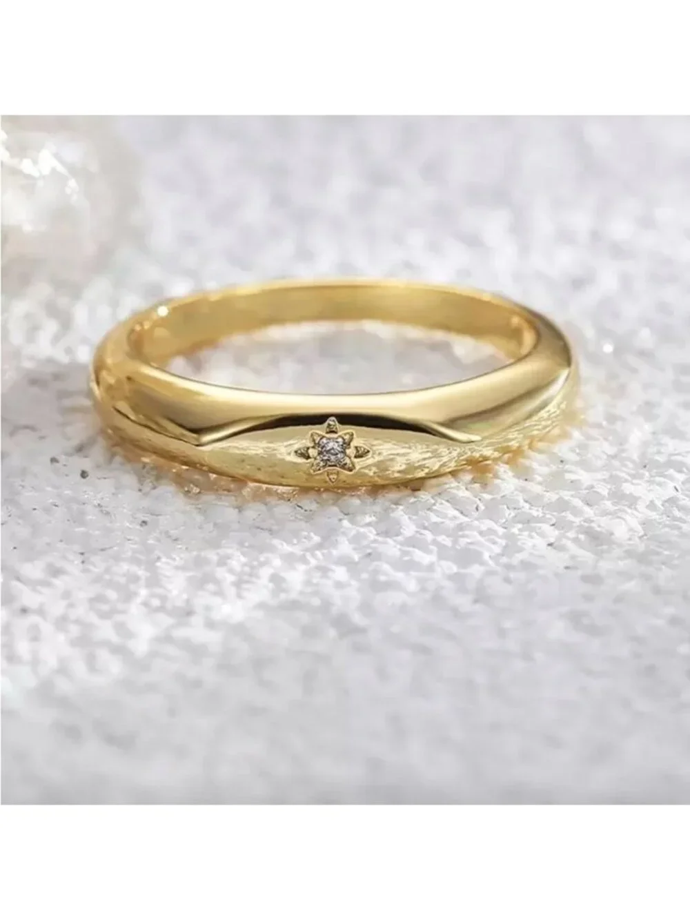 Elegant Gold Ring Q780